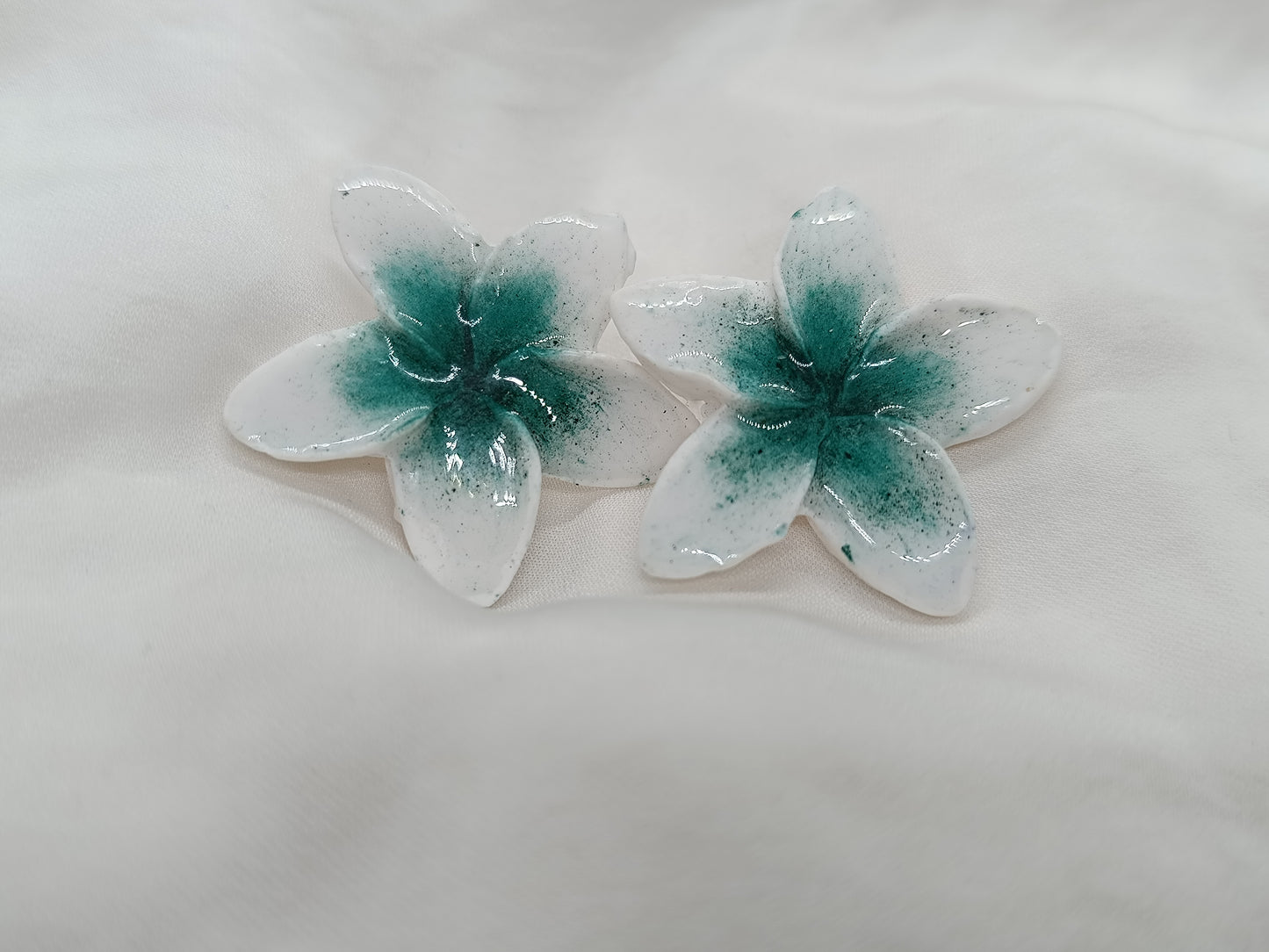 Pendientes Plumeria medianos