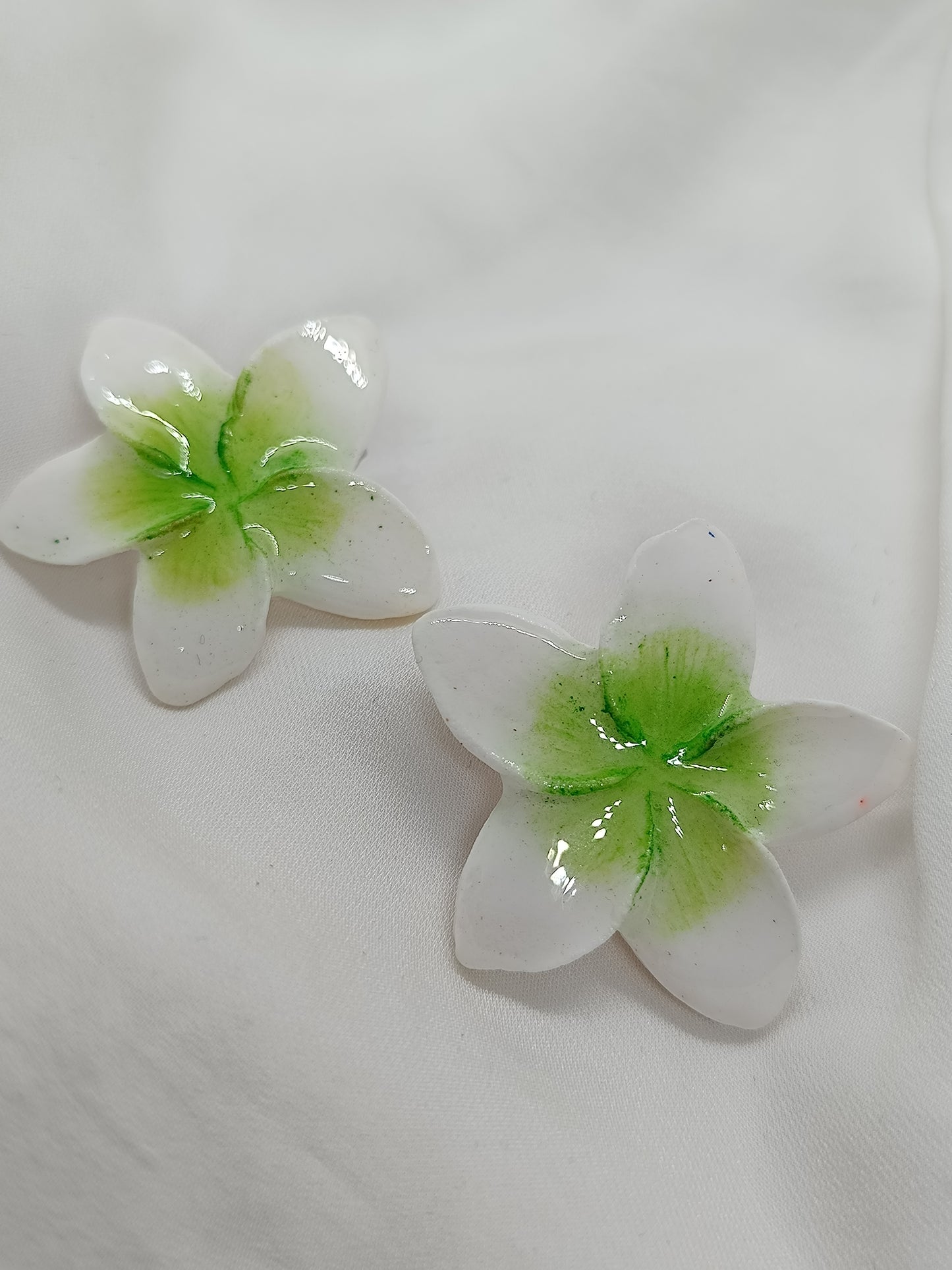 Pendientes Plumeria medianos