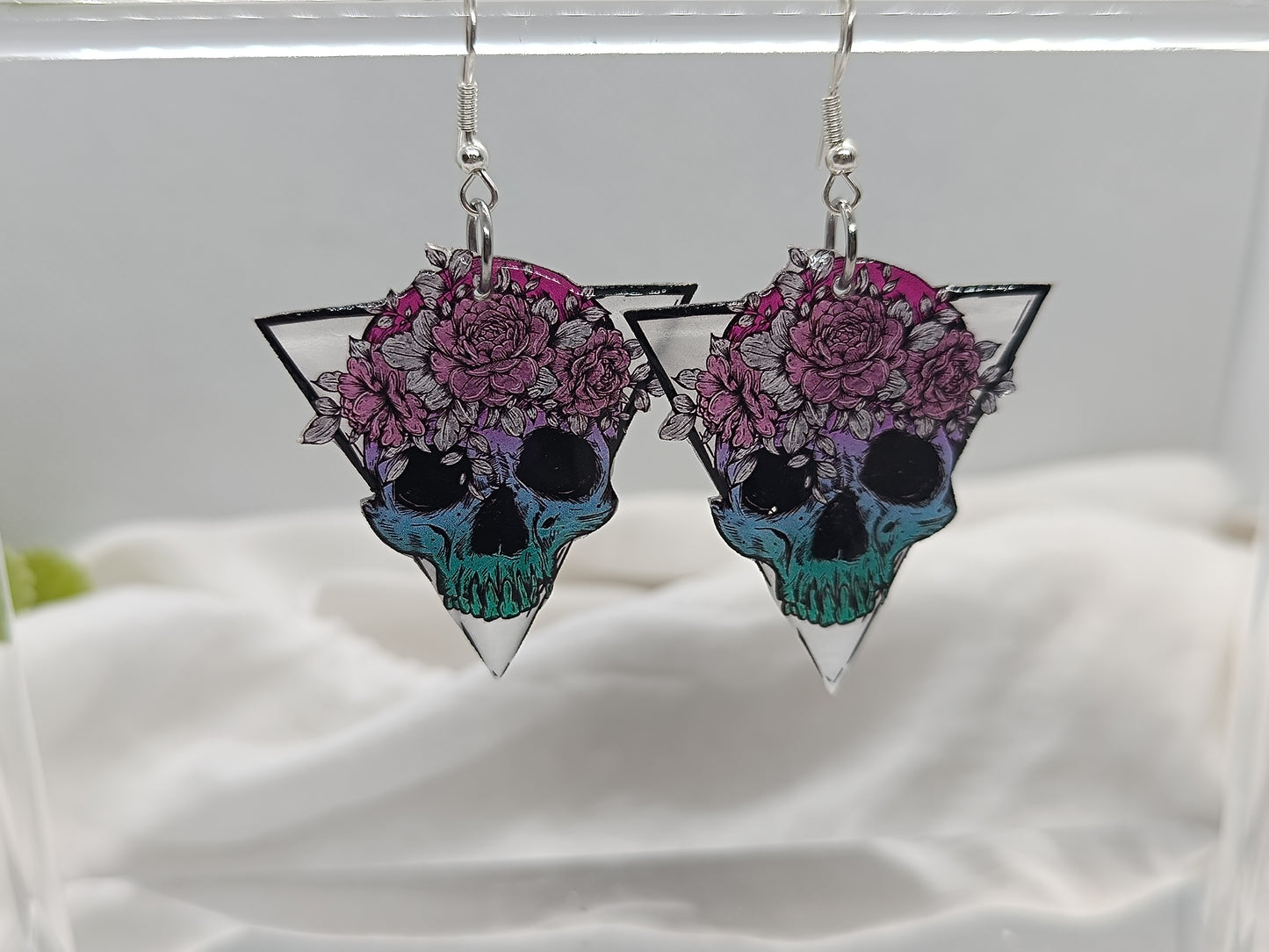 Modelo bicolor calavera