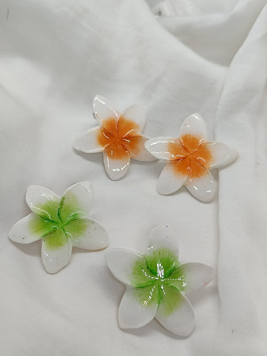 Pendientes Plumeria medianos